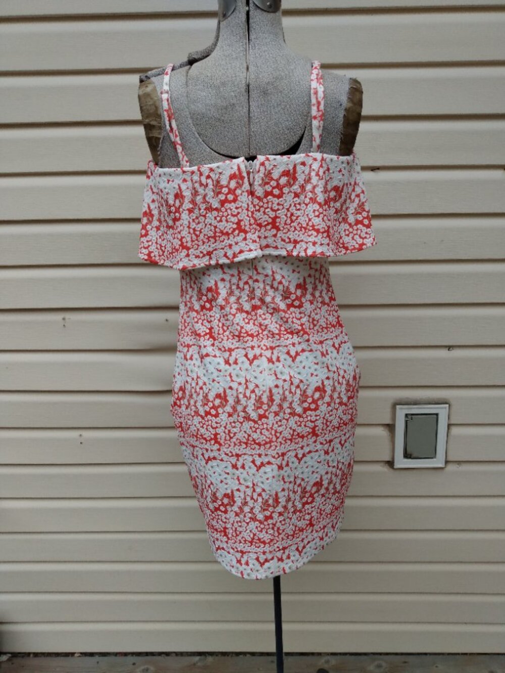 Flounce Ruffle Dress by Guess Los Angeles Size 6 Bodycon - Picture 8 of 13